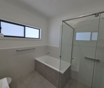 Three Bedroom Townhouse - Photo 5
