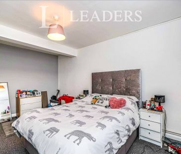 3 bedroom apartment to rent Park Parade, Havant, Hampshire, PO9 - Photo 1