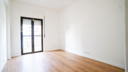 Apartamento T3 em Algés para arrendamento - Photo 2