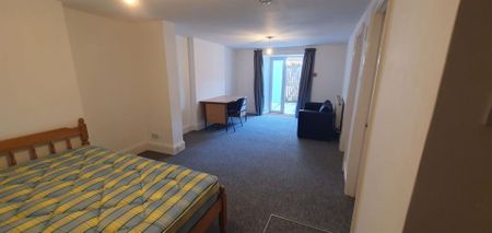 Johnny Ball Lane, Bristol - Photo 2