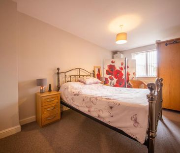 2 bedroom maisonette to rent - Photo 2