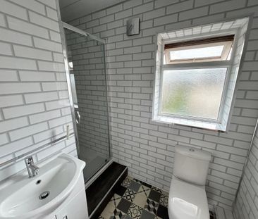 2 bedroom semi-detached house to rent - Photo 4