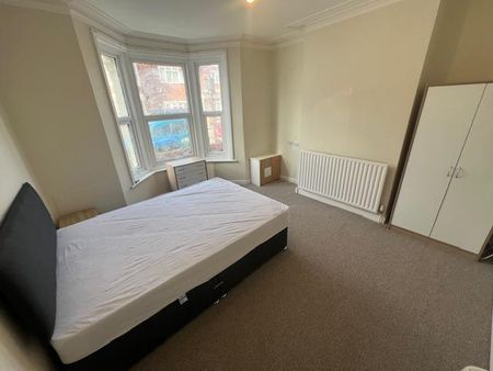 1 bedroom in a house share to rent - Photo 4