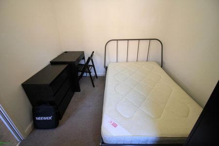 5 bedroom terraced house to rent - Photo 4