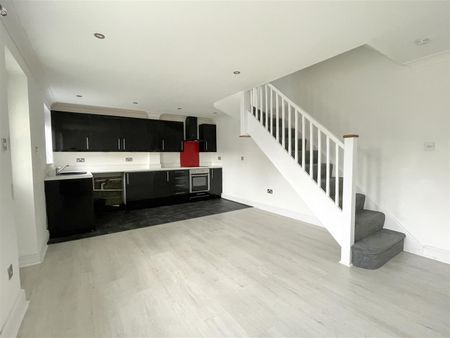 The Portlands, Eastbourne, BN23 5RD - Photo 2