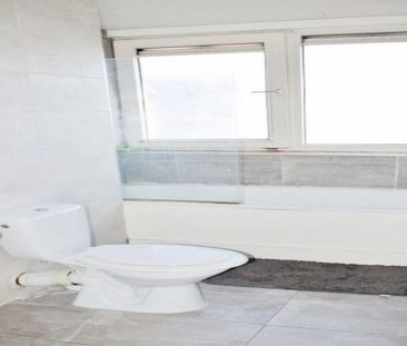1 bedroom in a flat share to rent - Photo 3
