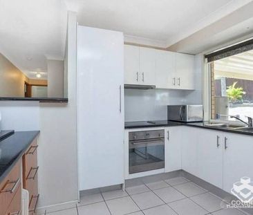 3 large bedrooms house in this great area - Photo 1