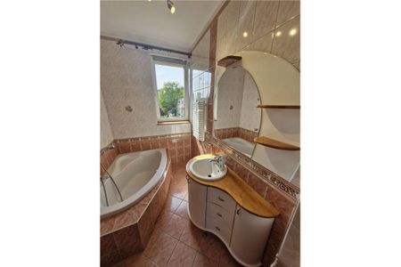 Umeblowany pokój w domu jednorodzinnym - Zdjęcie 5