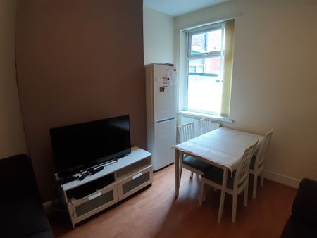 4 Bed Terraced House, Pembroke Street, M6 - Photo 4