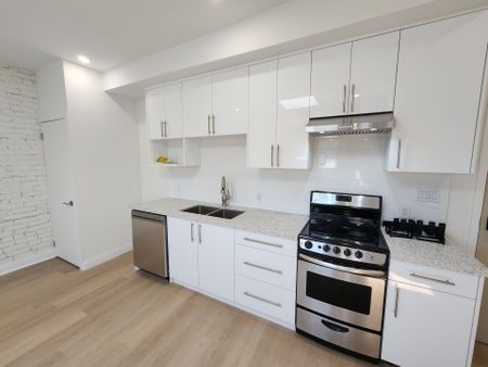 For Lease - 998 Bloor Street Unit# 3, Toronto, Ontario - Photo 4