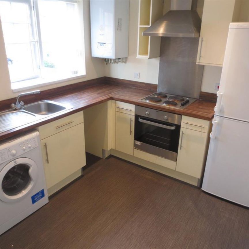 2 bedroom Flat To Let - Photo 1