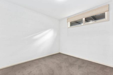 “Two Bedroom Apartment In Parkdale” - Photo 4