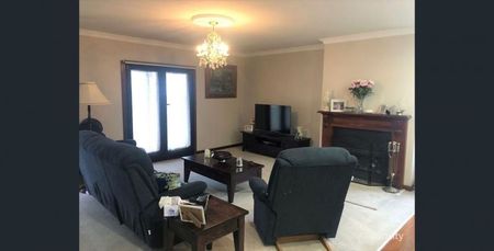 Discover your ideal home in the sought-after suburb of Aspley! Situated on a generous 736 square meter block, with ample space both inside and out! - Photo 5