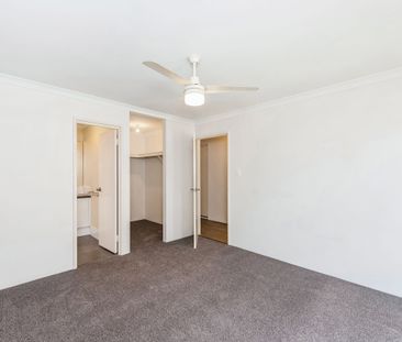 Three Bedroom Home in Baldivis Central - Photo 2