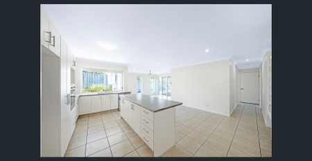 Spacious Family Home with Swimming Pool, Multiple Living Areas & Valley Views! - Photo 4