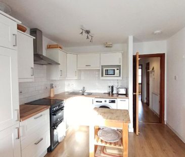 2 bed flat for rent in Goldenacre - Photo 3