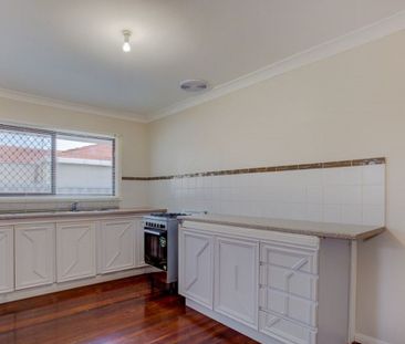Charming 3x1 House in Ideal Location! - Photo 1