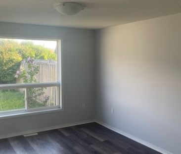 162 Tunbridge Barrie | $2200 per month | Plus Heat | Plus Water | P... - Photo 1