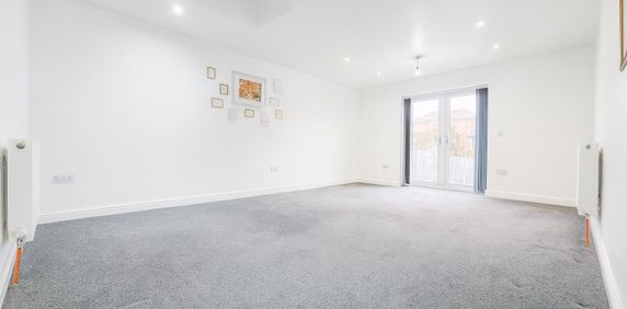 Bills Inclusive 1 Bedroom Flat To Let - HP11 - Photo 2