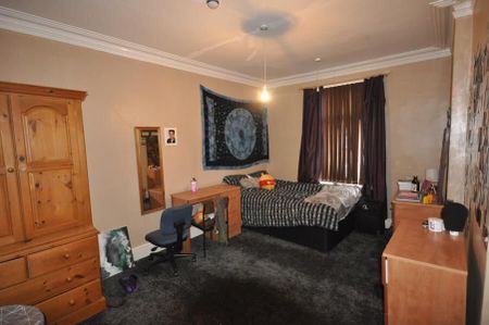 Brudenell Avenue, Hyde Park - Photo 5