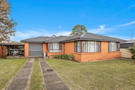 Spacious Family Size Home - Photo 4