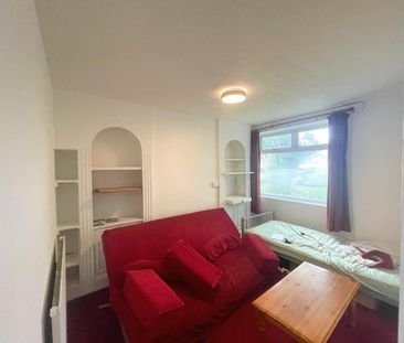 2 bedroom ground floor maisonette to rent - Photo 3