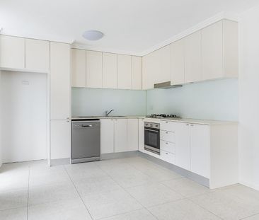 Fresh Renovation | Unfurnished 3/4 bedroom townhouse - Photo 4