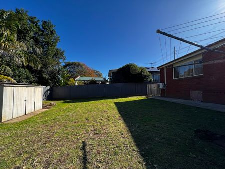 75 Vardys Road, Lalor Park NSW 2147 - House For Rent | Domain - Photo 5