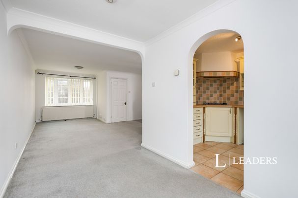 3 bedroom house to rent Lakelands Close, Hampden Park, Eastbourne, BN22 - Photo 1