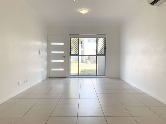 Modern 3 Bedroom Townhouse!! - Photo 1