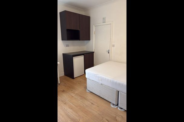 Room in a Shared House, Ivy Road, NW2 - Photo 1