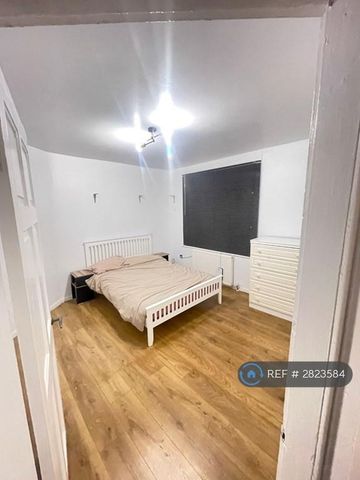 1 bedroom in a house share to rent - Photo 3