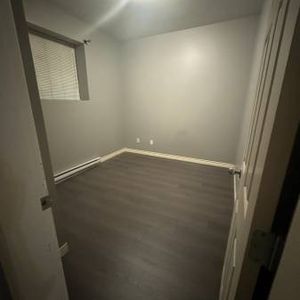 2 bedroom suite - walking distance to UFV/in-suite laundry - Photo 2