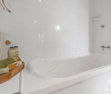 Stylish 1-Bedroom Furnished Apartment in Cairns One â Resort Living - Photo 6