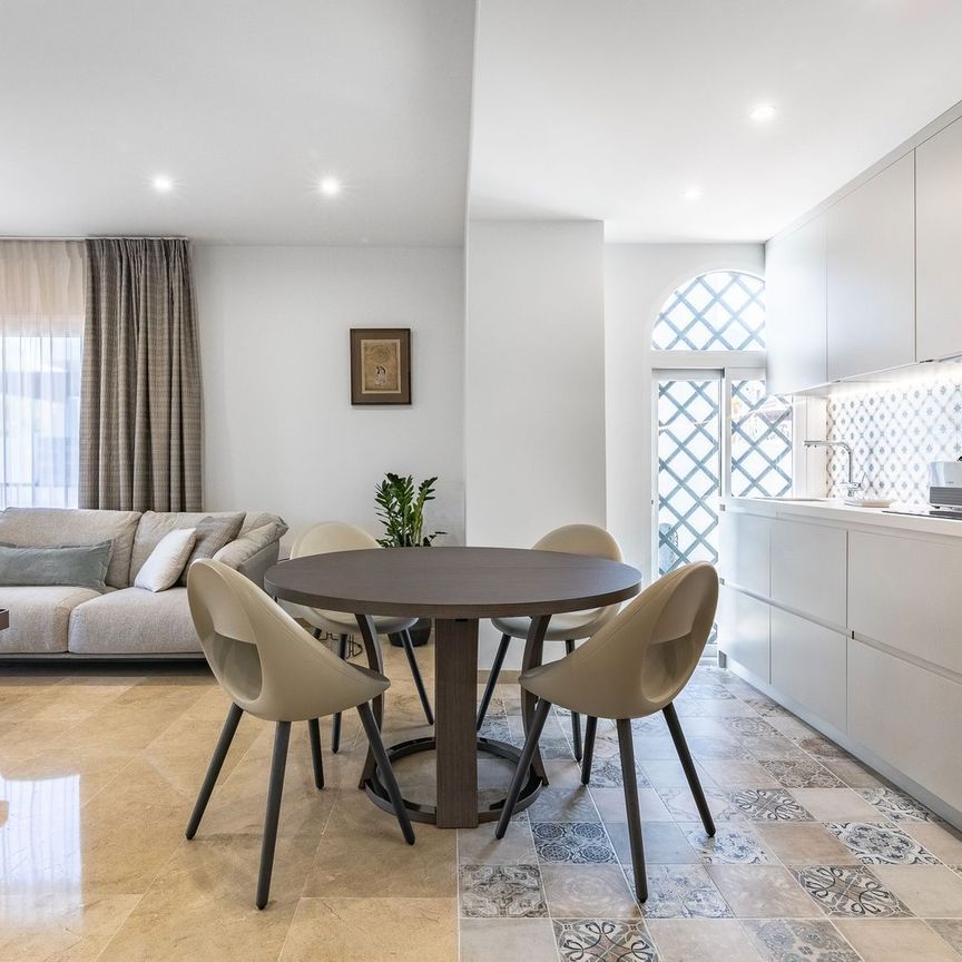 Dúplex de alquiler en Calle Sierra Bermeja, 88, Lomas de Marbella Club - Photo 1