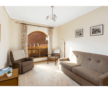 Spacious 5-Bedroom Family Home for Lease in Rostrevor - Photo 2