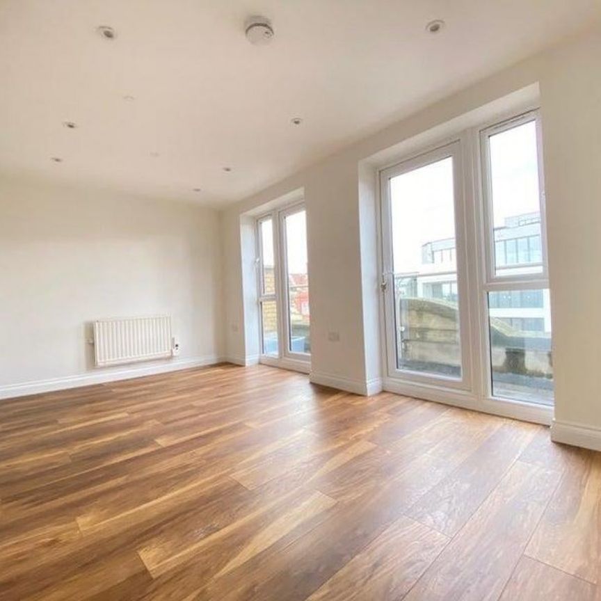 Canberra Road, London - Photo 1