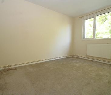 3 bedroom end of terrace house to rent - Photo 4