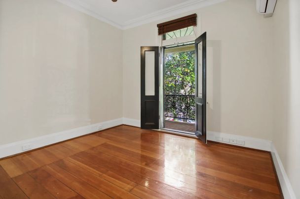 Location & lifestyle - Photo 1