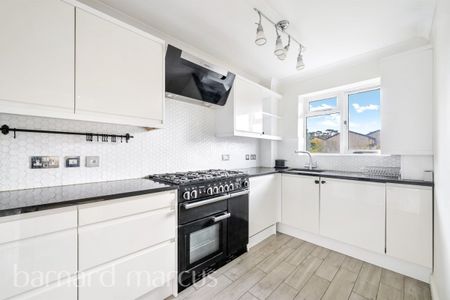 Fleetwood Close - Photo 3