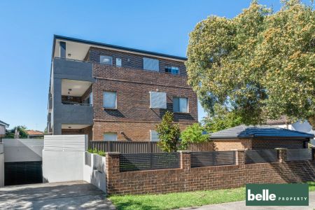Stylish Two-Bedroom Apartment in a Prime Croydon Park Location - Photo 5