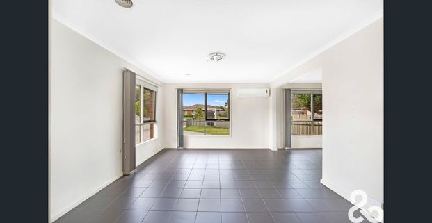 CONVENIENT & WELL APPOINTED - Photo 1