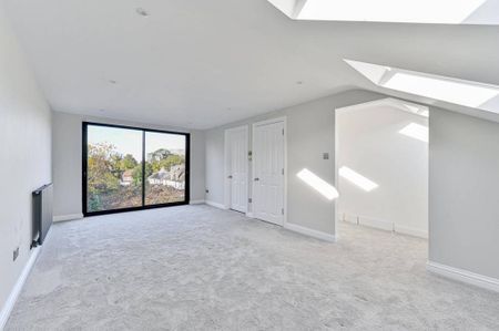 4 bedroom semi-detached house to rent - Photo 4