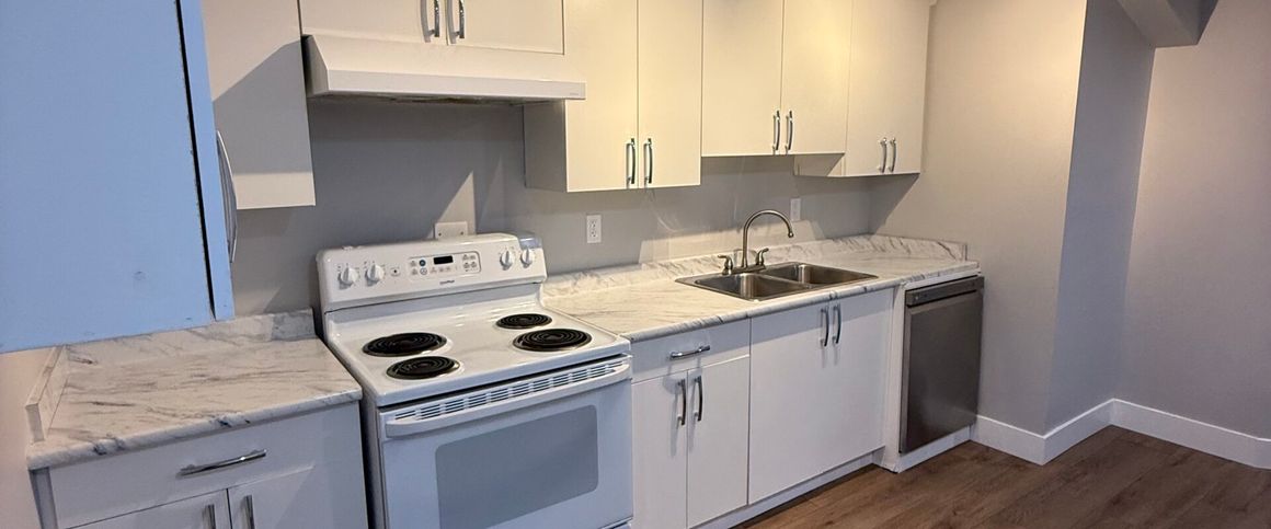 3 bed 2 bath walk out suite in black mountain - Photo 1