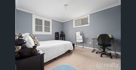 OUTSTANDING LARGE 5 BEDROOM HOME - Photo 5