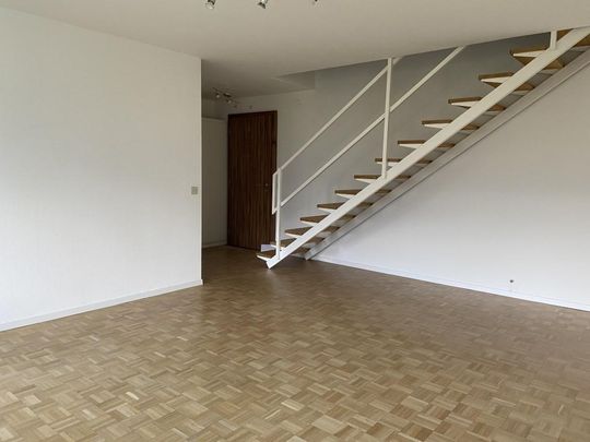 Appartement entièrement rénové de 3 pièces en duplex au 2ème étage - Foto 1