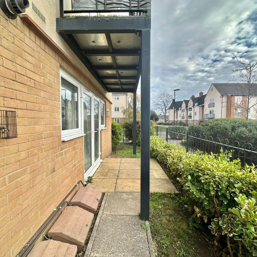 2 bedroom Flat To Let - Photo 1