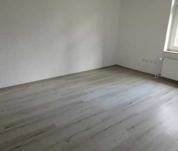 Komplett neu renovierte Wohnung wartet auf ruhigen Mieter - Photo 2