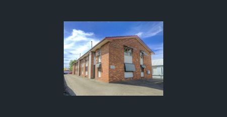 Conveniently Located, Split Level Apartment - Photo 4