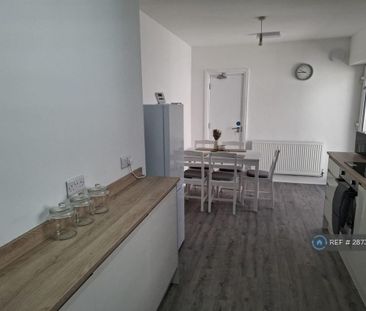 1 bedroom in a house share to rent - Photo 2